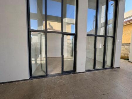 Locale Commerciale in Affitto vicino alla Scuola Rossa! 400 € /Mese