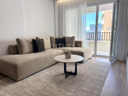 AFFITTASI APPARTAMENTO 1+1, PAZARI I RI 750 € /Mese Superficie Totale 75m2