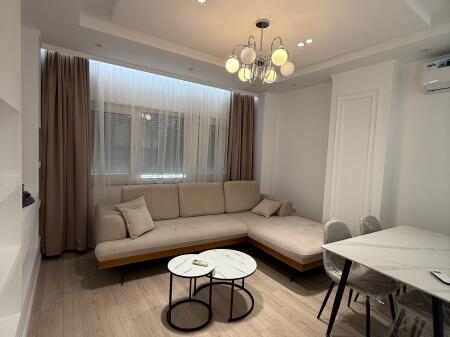 AFFITTASI Appartamento 2+1+Posto Auto   Via Him Kolli 3° piano, con ascensore   Prezzo: 1000€/Mese