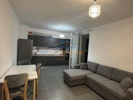 Qera, Apartament 2+1, Rruga 5 Maji, Tiranë.