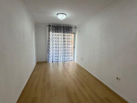  Shitet Apartament 1+1 – Fresk (përballë SPAR 2)