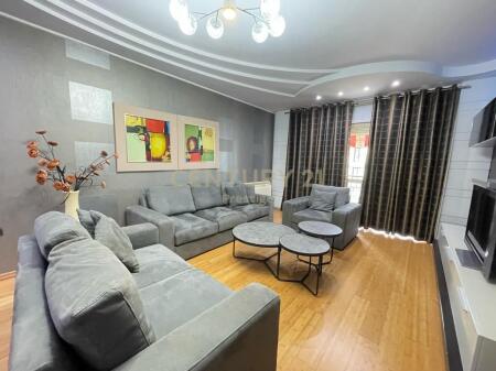 AFFITTASI APPARTAMENTO 2+1+2 VICINO ALL'AMBASCIATA AMERICANA, TIRANA! 1.000 € /Mese Sup. Totale 120m2