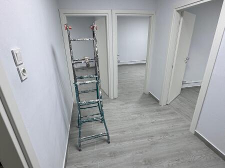 In affitto, ufficio di fronte a Delijorgji, il palazzo con le frecce