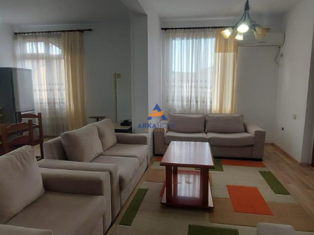 VENDESI PRIVATO DI 1 PIANO 245M2 "KOMBINAT, VIA HAMDI CENOJMERI" 185.000 EURO (TRATTABILE)
