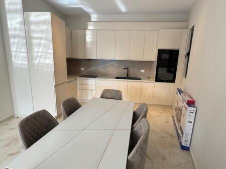 Affitto, Appartamento 2+1+2, via Naim Frasheri, Tirana