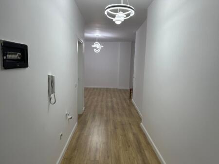 Apartament 2+1, Astir!