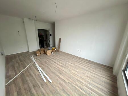  Appartamento 3+1+2 + 1 Balcone in Vendita  Via "5-Maji", Tirana 