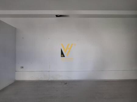AFFITTASI NEGOZIO 45 M2 A YZBERISHT 40.000 LEKE