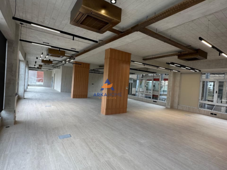 AFFITTASI AMBIENTE 428M2 "KOMPLESSO DELIJORGJI" 12.000 EURO (TRATTABILE)