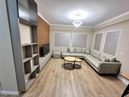  Shitet Apartament 2+1+2