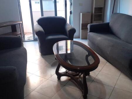  Jepet me qira apartament 1+1