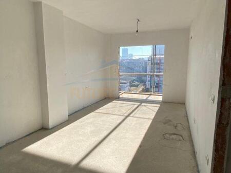 Shitet apartament 1+1 Rruga Albanopoli