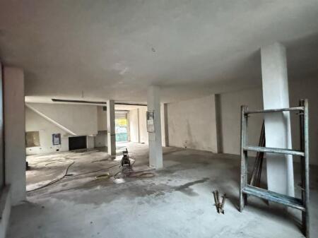 MAGAZZINO IN AFFITTO 180 M2 CAMPO DELL'AVIAZIONE 1200 EURO