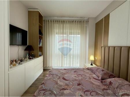 For sale 2+1 apartment in the Xhamllik area