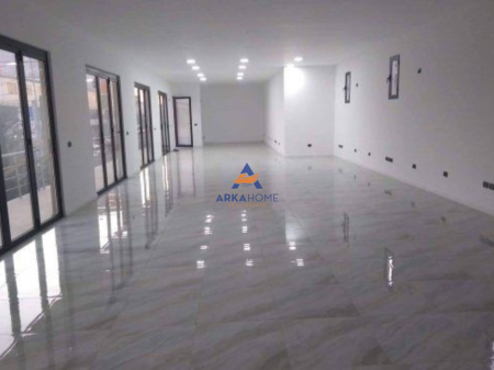 LOCALE IN AFFITTO 220M2 "VIA ALI SHEFQETI" 350.000 LEKE