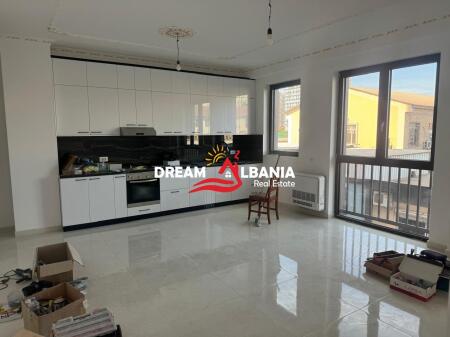 Apartament 2+1+2  me qera , prane tregut te uzina Dinamo,Tirane (ID 42215054)
