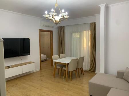 Shitet Apartament 2+1 – Liqeni i Thatë, pranë “Queen’s Coffee