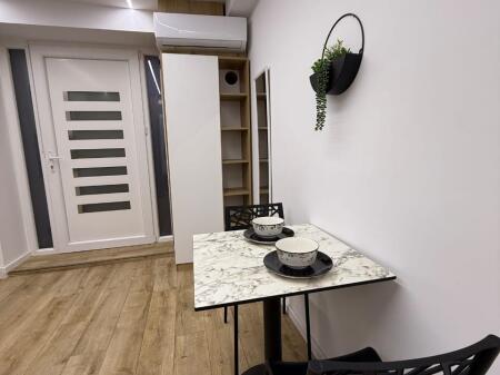  IN AFFITTO – MONOLOCALE   Zona: 21 Dhjetor Prezzo: 55.000 lek / mese
