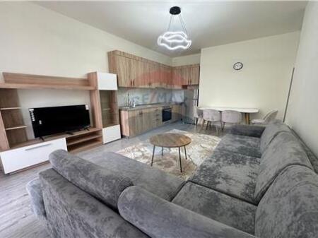 Shitet Apartament 1+1 + Post Parkimi | Pazari i Ri
