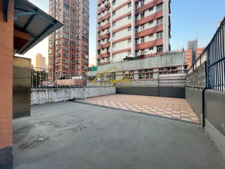 LOCALE COMMERCIALE IN AFFITTO 400 M2 FRESKU 70.000 LEKE