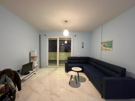  AFFITTO SUPER Appartamento 1+1  Golden Park Residence, Di fronte all'Ospedale Americano 3     Nuova Costruzione  🪜 8° Piano (Con Ascensore)   Arredato con Condizioni Moderne    Prezzo 45.000 Lek/Mese