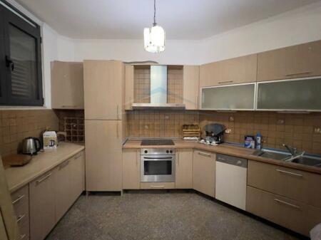 Affitto, Villa, Residenza/Ufficio Via Kadri Kërciku, Tirana
