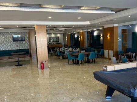 Hotel di lusso con 5 piani & piscina a Vaqarr – Affittasi 13.000 € /mese
