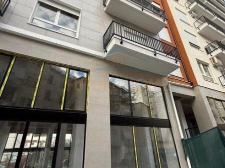 Locale Commerciale in Affitto, Residenza “Eshli”, Brryl