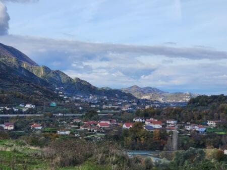 IN VENDITA: Terreno Agricolo 5000 m² Con Vista sull'Autostrada Tirana ElbasanNel Villaggio IBË  250.000€ 