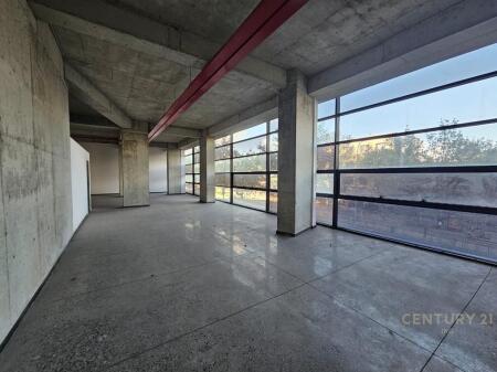 Edificio di 10 piani in affitto in Via Kavaja – 4 500 m² di costruzione