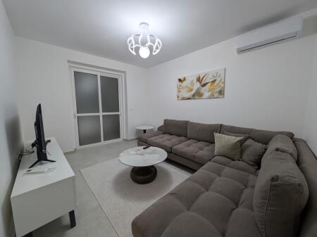 Jepet Apartament me qera 2+1 70m2 20m afer kryqezimit tek Selvia.