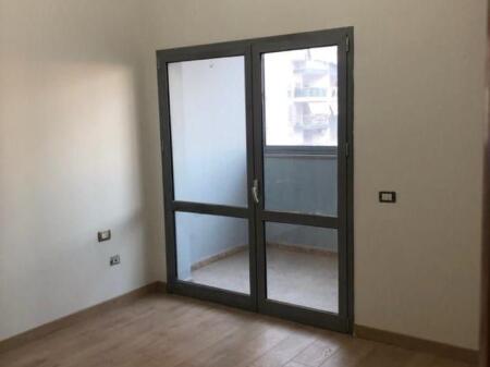 Locale per ufficio in affitto a Zogu i Zi.