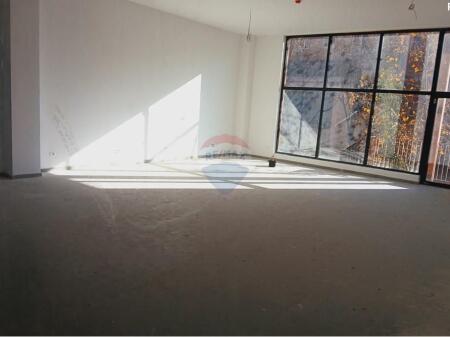 NEGOZIO IN AFFITTO PRESSO GARDEN BUILDING