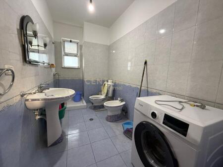 Appartamento 2+1 In Affitto a Mbikalimi, Komuna e Parisit