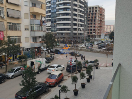 LOCALE COMMERCIALE IN AFFITTO 74M2 "ASTIR" 800 EURO