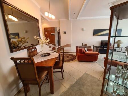 Jepet Apartament 2+1+2T ne zonen e Bllokut 800 € /Muaj