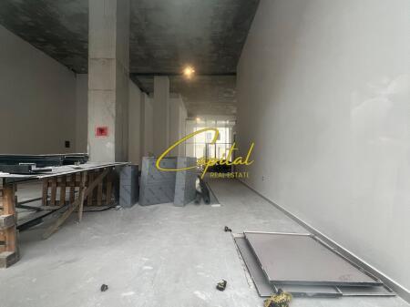 NEGOZIO IN AFFITTO 200 M2 VIA BARRICATE 4.500 EURO