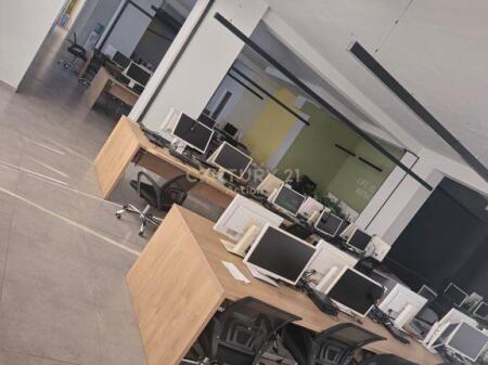 Ufficio in affitto ad Astir 750 m²!