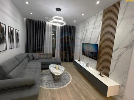 Affitto, Appartamento 2+1+Posto Auto, Lake View Residence, Tirana.