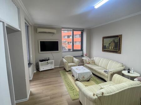 Affittasi appartamento 2+1+2 nel centro di Tirana