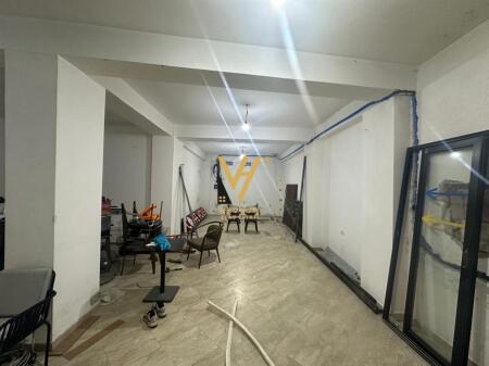 AFFITTASI CANTINA 80 M2 A ASTIR 40.000 LEKE