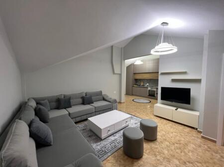  AFFITTO SUPER Appartamento 2+1 con Balcone  Ex Parco degli Autobus, Vicino alla Scuola "Albanet"     Edificio Privato  🪜 4° Piano (Senza Ascensore)   Arredato con Condizioni Moderne   Possibilità di Parcheggio nella Zona    Prezzo 700 Euro Non Trattabile