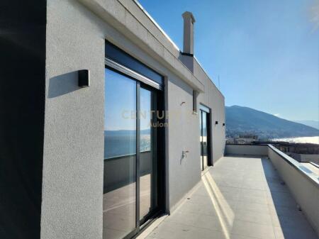 Attico di lusso in vendita vicino a “Lungomare 1” – con posto auto