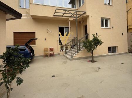 VENDESI COMMERCIALE IN AFFITTO 440 M2 IN VIA NAIM FRASHERI  200.000 LEKE