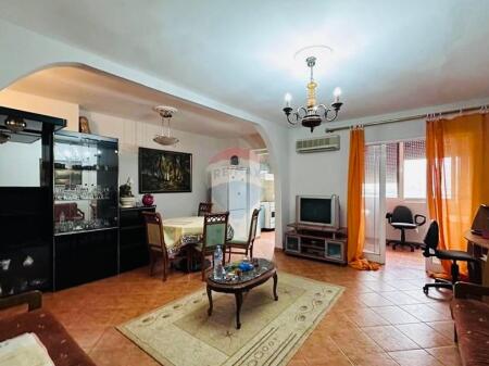 Apartment 1+1 Pazari I Ri