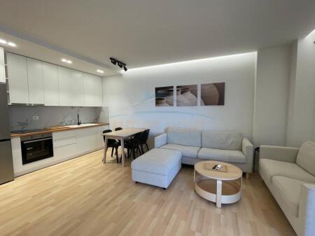 For sale, 2+1 apartment, Lungomare, Vlore.