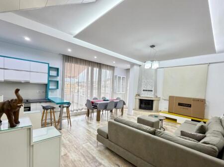 Duplex 3+1+2 con Veranda + Parcheggio – Rotatoria Selitë