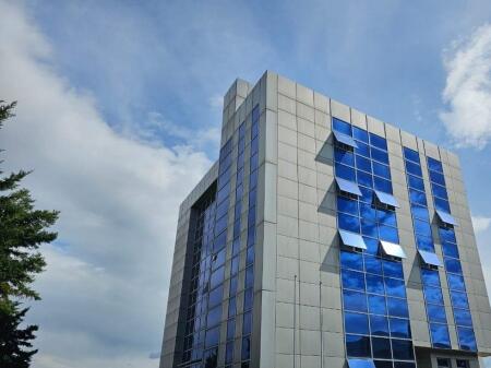 AFFITTASI EDIFICIO MULTIFUNZIONALE