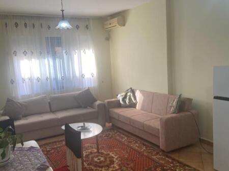  Jepet me qira apartament 1+1
