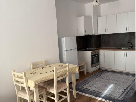 Apartament 1+1, Astir!
